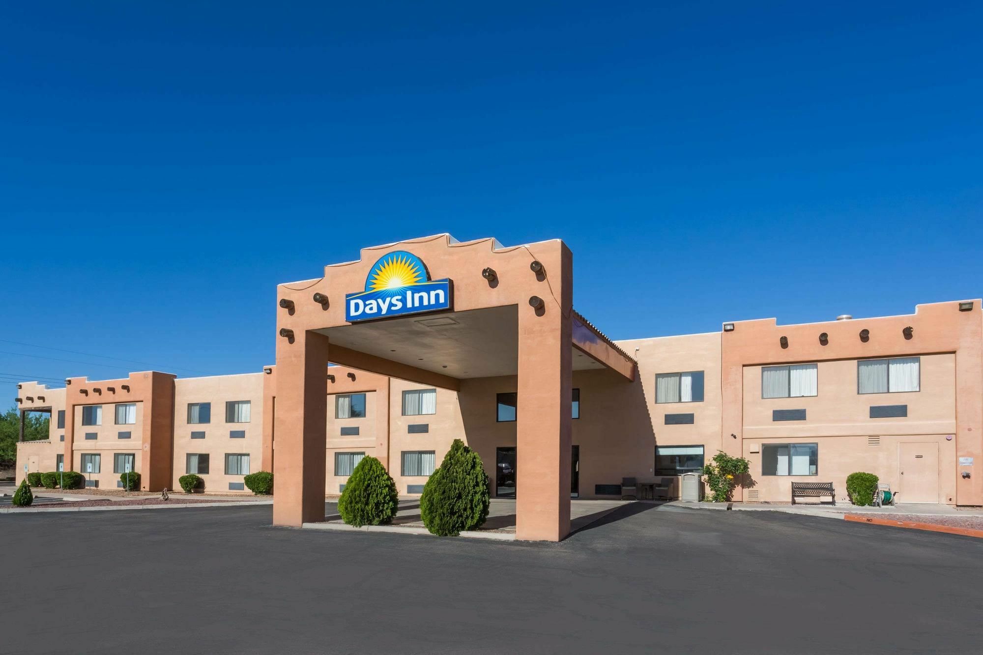 Days Inn By Wyndham Benson Bagian luar foto